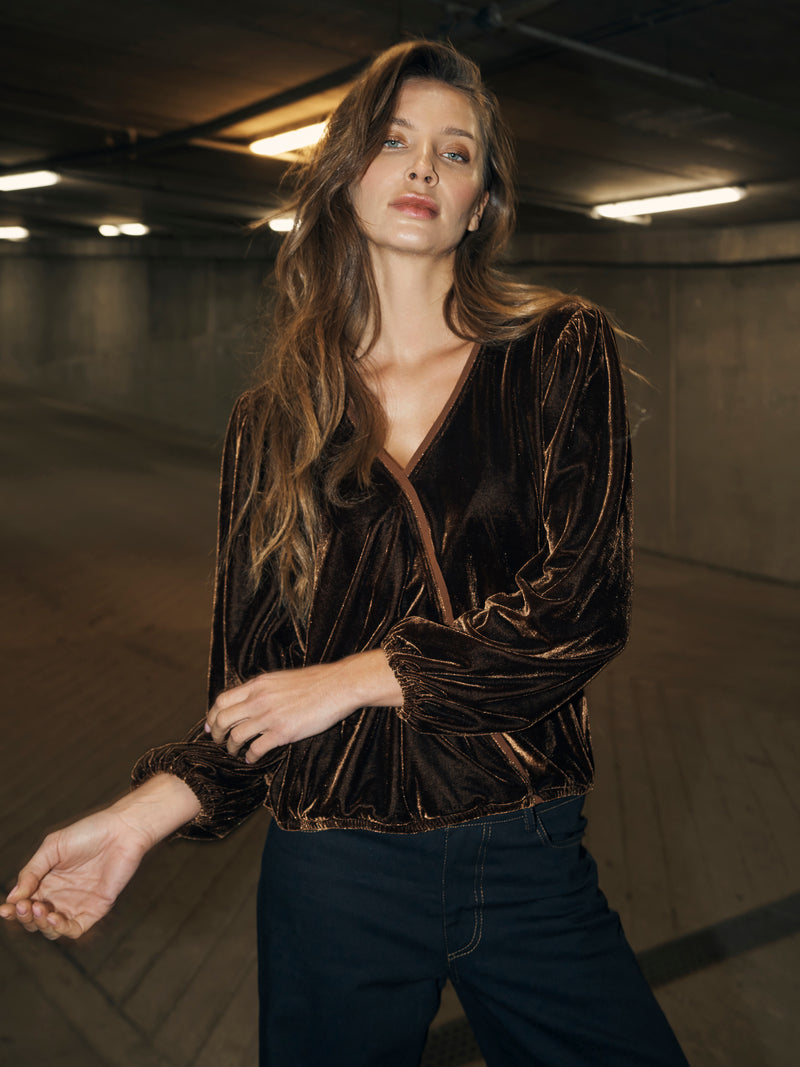 NÜ BILLE slå-om bluse Bluser 294 Dark Earth