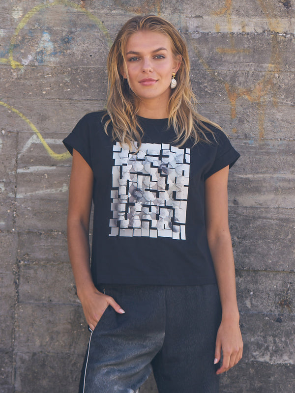 NÜ Tillie t-shirt med print Toppe og T-shirts Sort