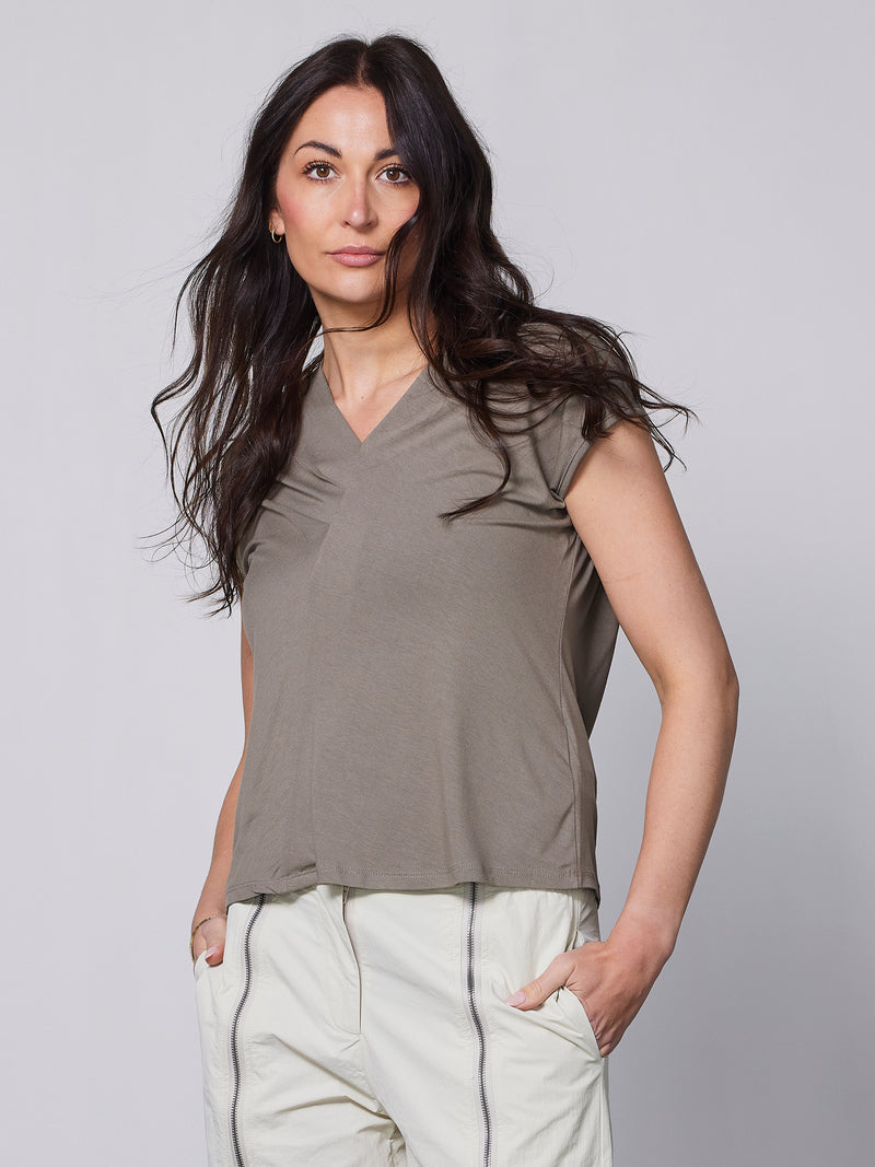NÜ YASMI v-hals t-shirt Toppe og t-shirts 230 Mud