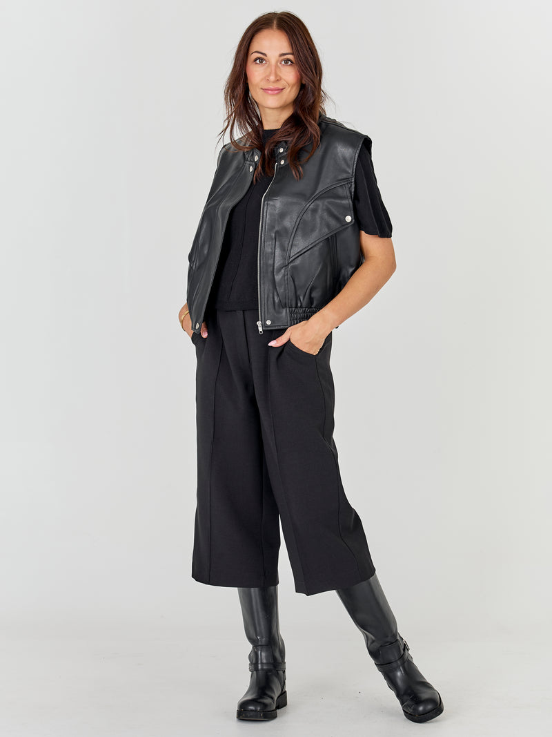 NÜ YETTE vest Veste Sort