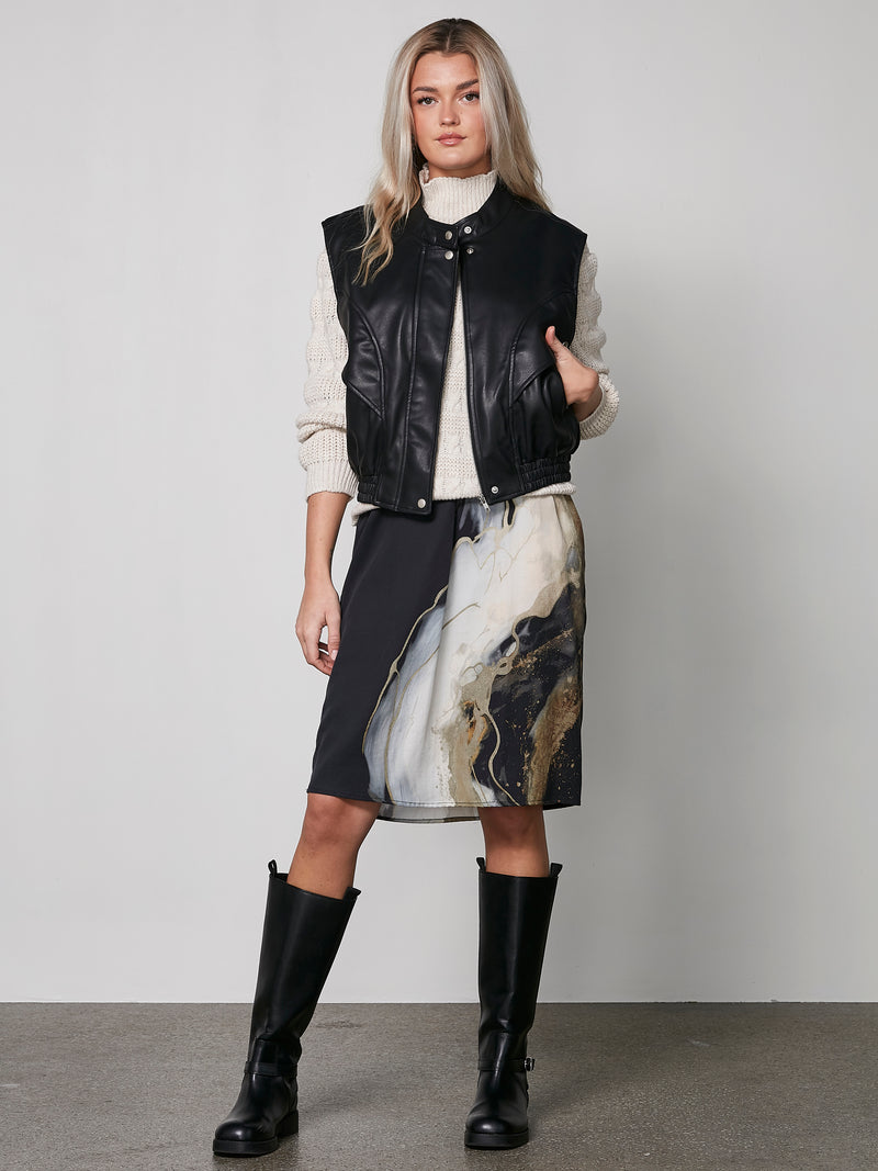 NÜ YETTE vest Veste Sort