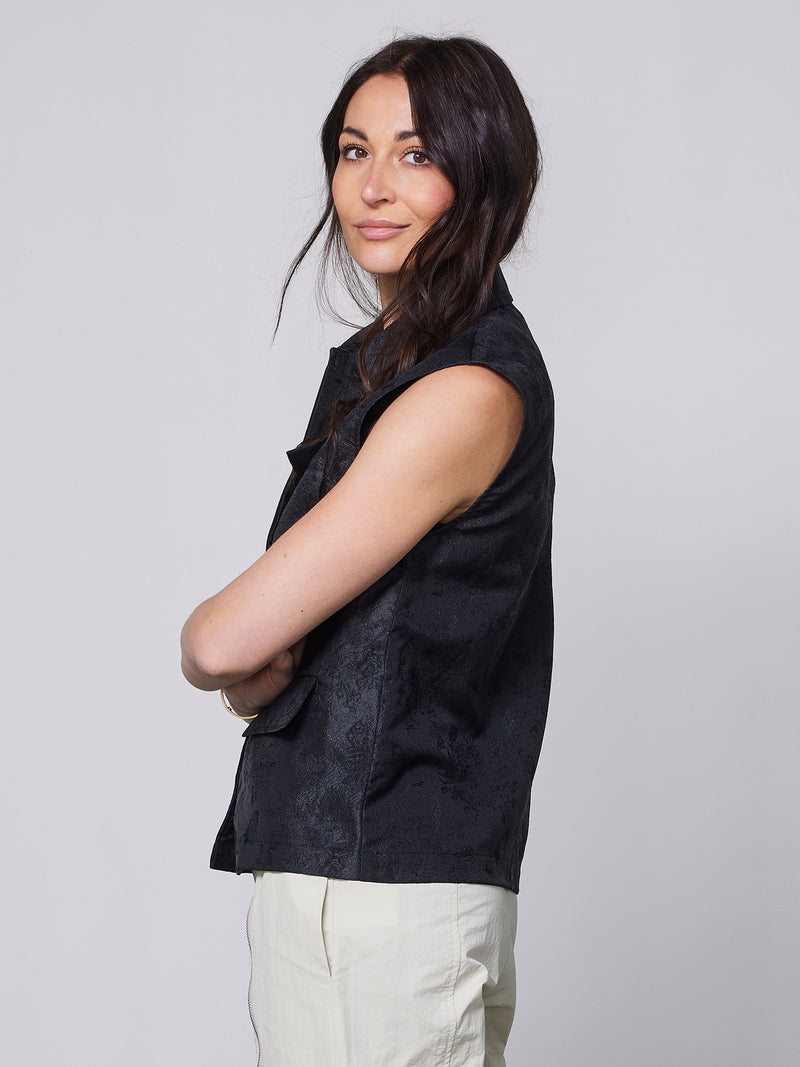 NÜ YURI vest Veste Sort