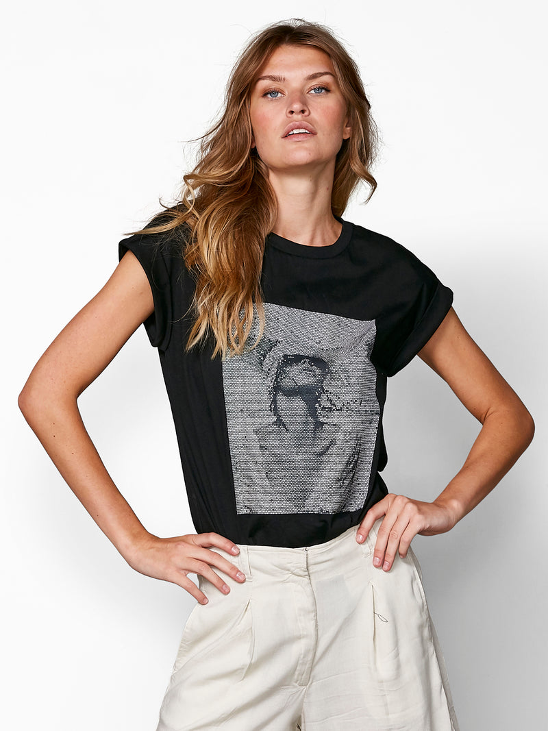 NÜ ZILJA t-shirt Toppe og t-shirts Sort